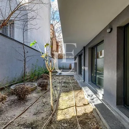 Geneva: A Charming Patio With Private Parking! Apartment Sofia