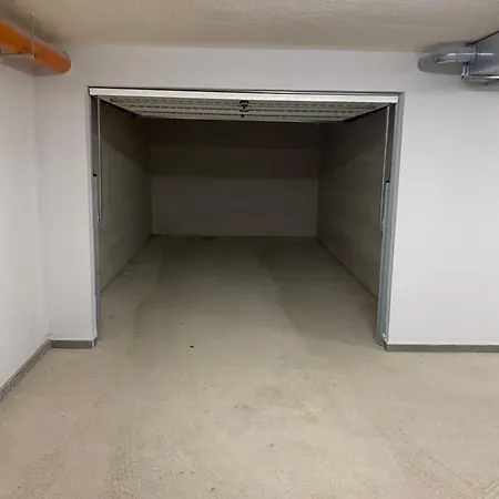 Geneva: A Charming Patio With Private Parking! Σόφια